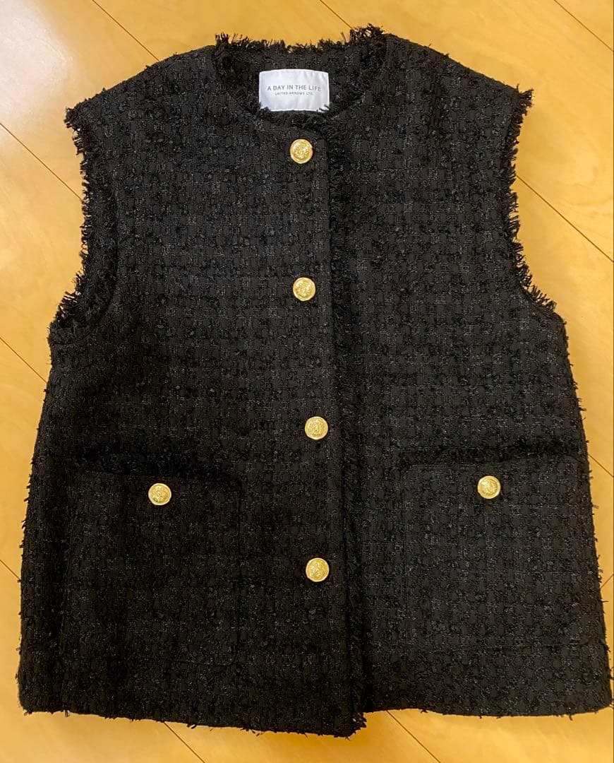 【お値下げ】UNITEDARROWS ツイードジレ　金ボタン ブラック