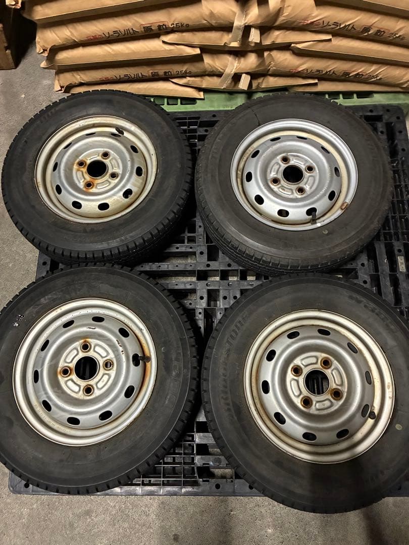 軽トラ、軽バン鉄ホイール付きスタッドレスタイヤ　4本