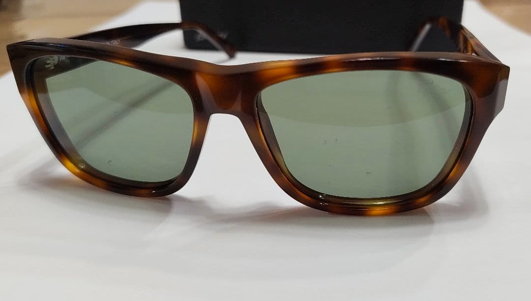 リ*ク様 『定価6万円以上』Brioni ブラウン キャットアイサングラス ケー