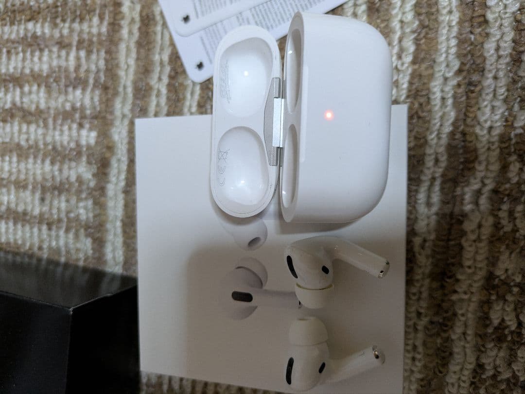 AirPods Pro MagSafe充電ケース付き