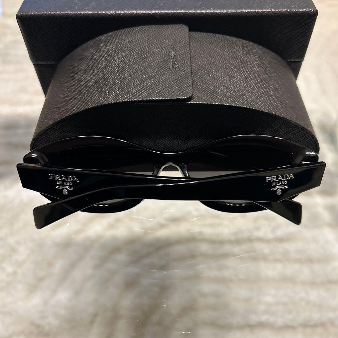 PRADA サングラス　キャットアイ型