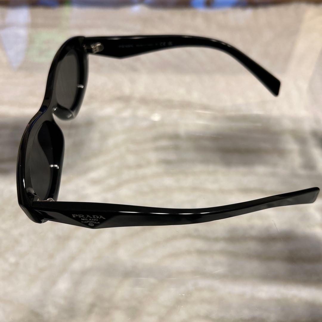 PRADA サングラス　キャットアイ型
