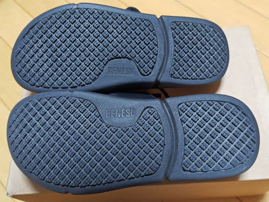 BENESU 　装飾付きおりゃれサンダル2076BK 23.0