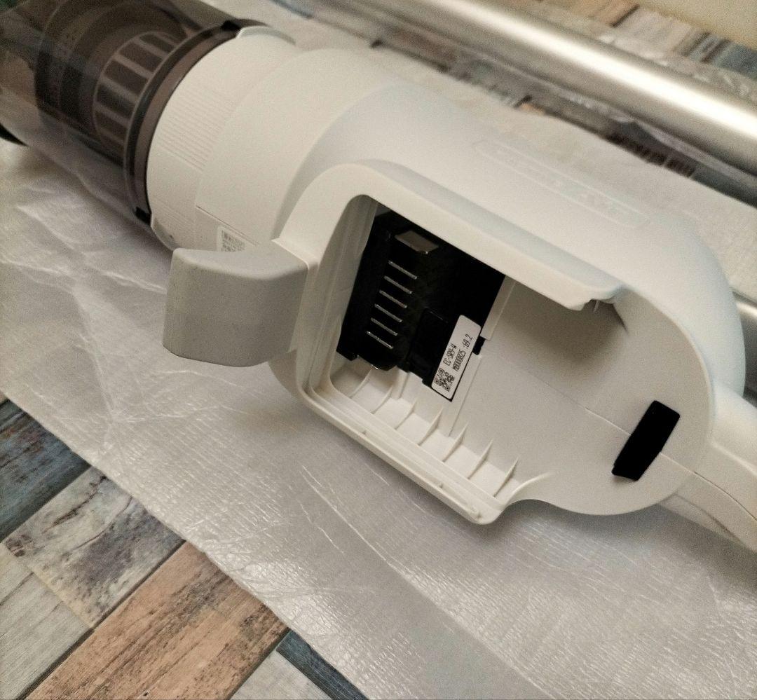 【SHARP】EC-SR9-W 充電式掃除機　ホワイト系　RACTIVE Air