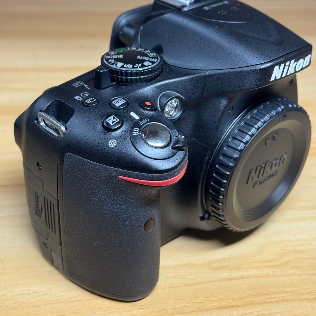 Nikon D5200 美品　箱入り　バッテリー付き　シャッター数2,600回