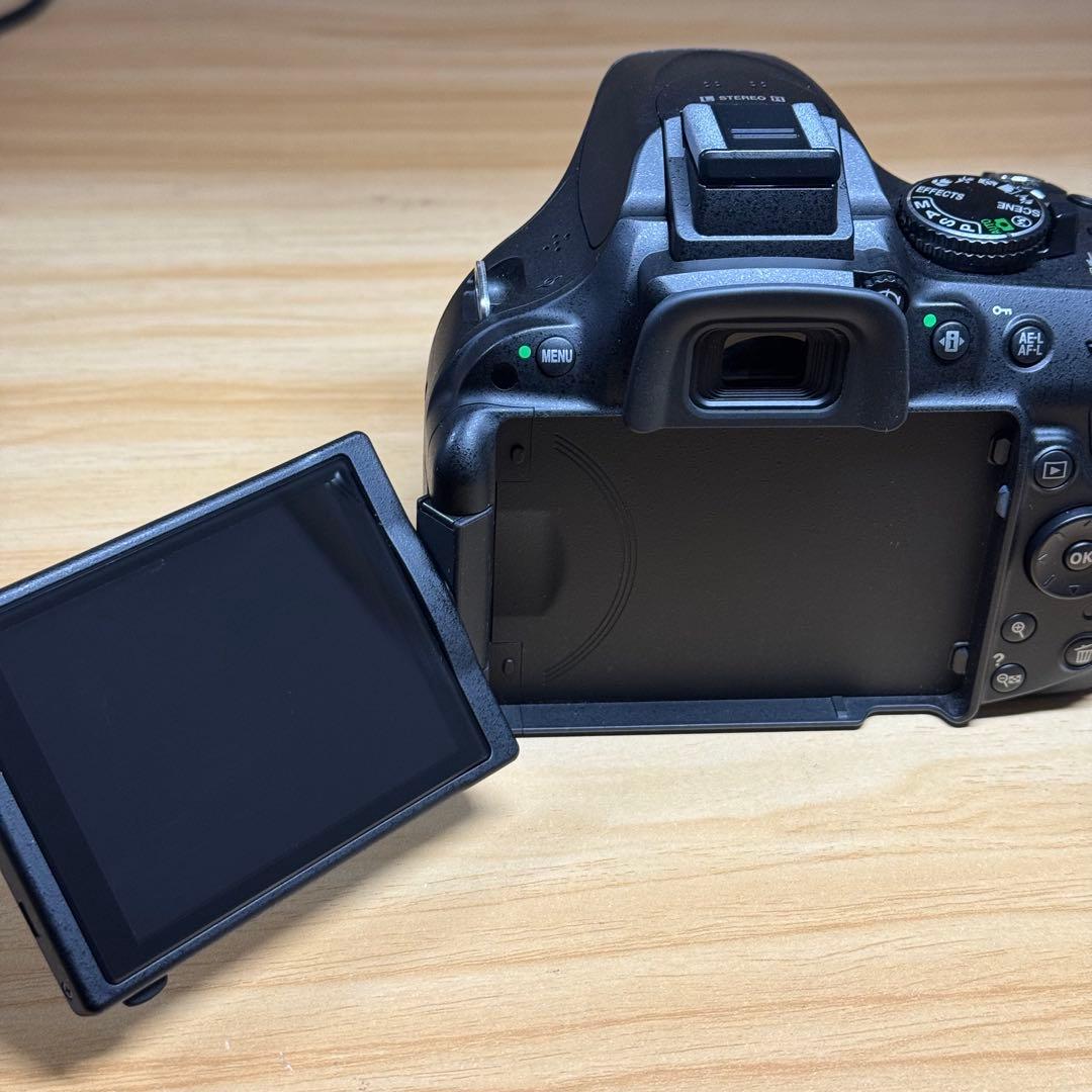 Nikon D5200 美品　箱入り　バッテリー付き　シャッター数2,600回