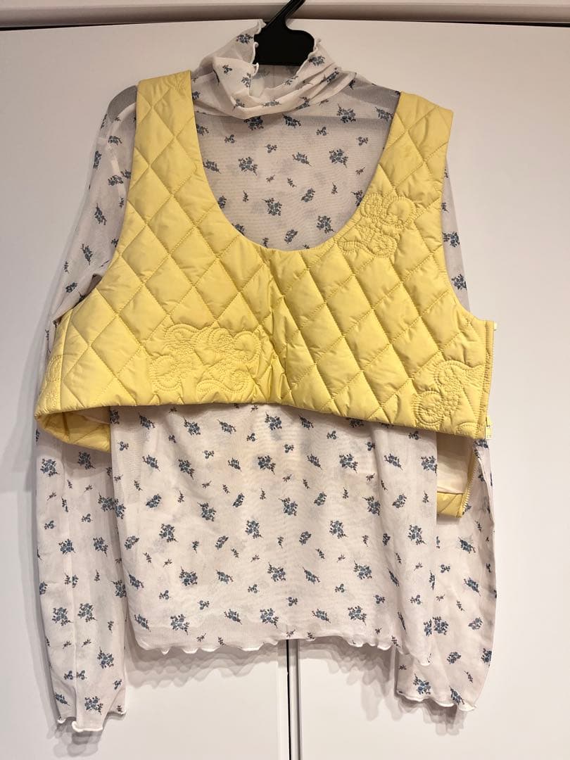 【crinkle】※レア※幻のイニシャルキルトベスト　イエロー　キルティング