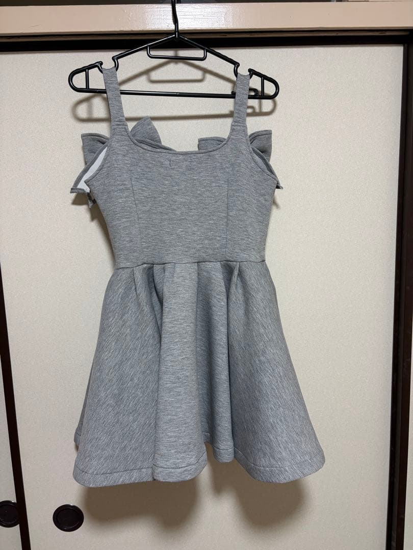 1/31まで出品　Lillilly ノースリーブグレーリボンミニワンピース