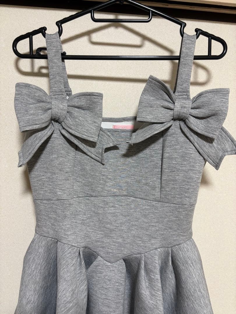 1/31まで出品　Lillilly ノースリーブグレーリボンミニワンピース