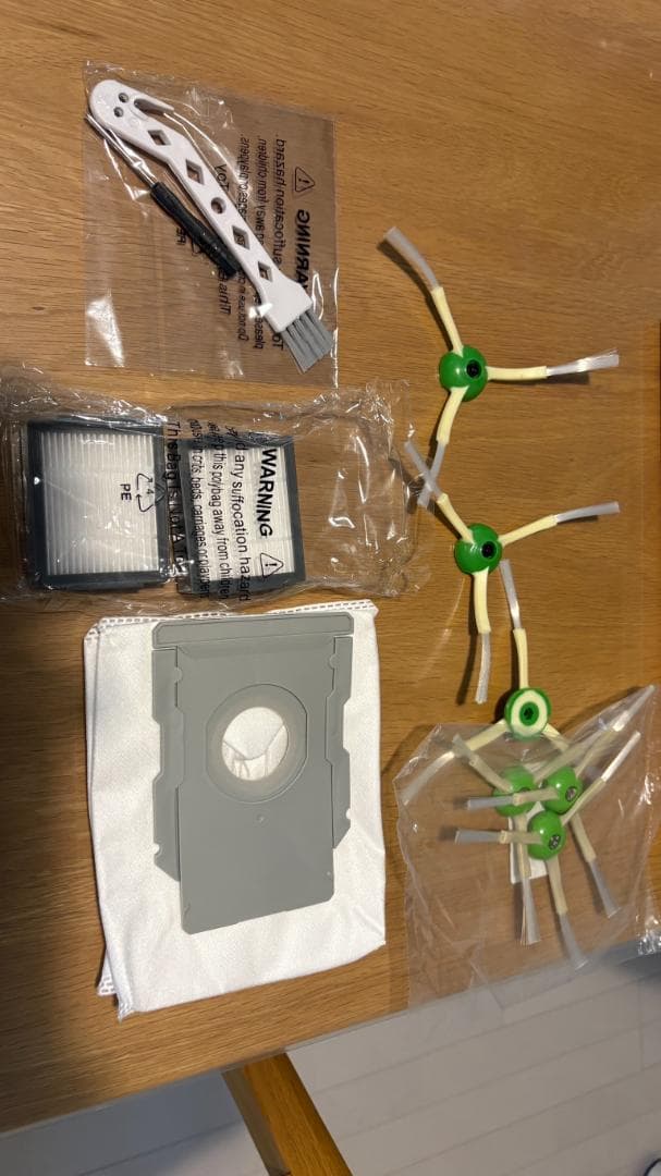 iRobot Roomba j7+ 本体、箱付き、予備ブラシ付