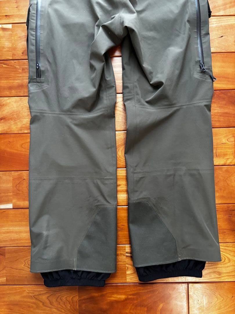 THE NORTH FACE ビブパンツ（FUTURELIGHT）