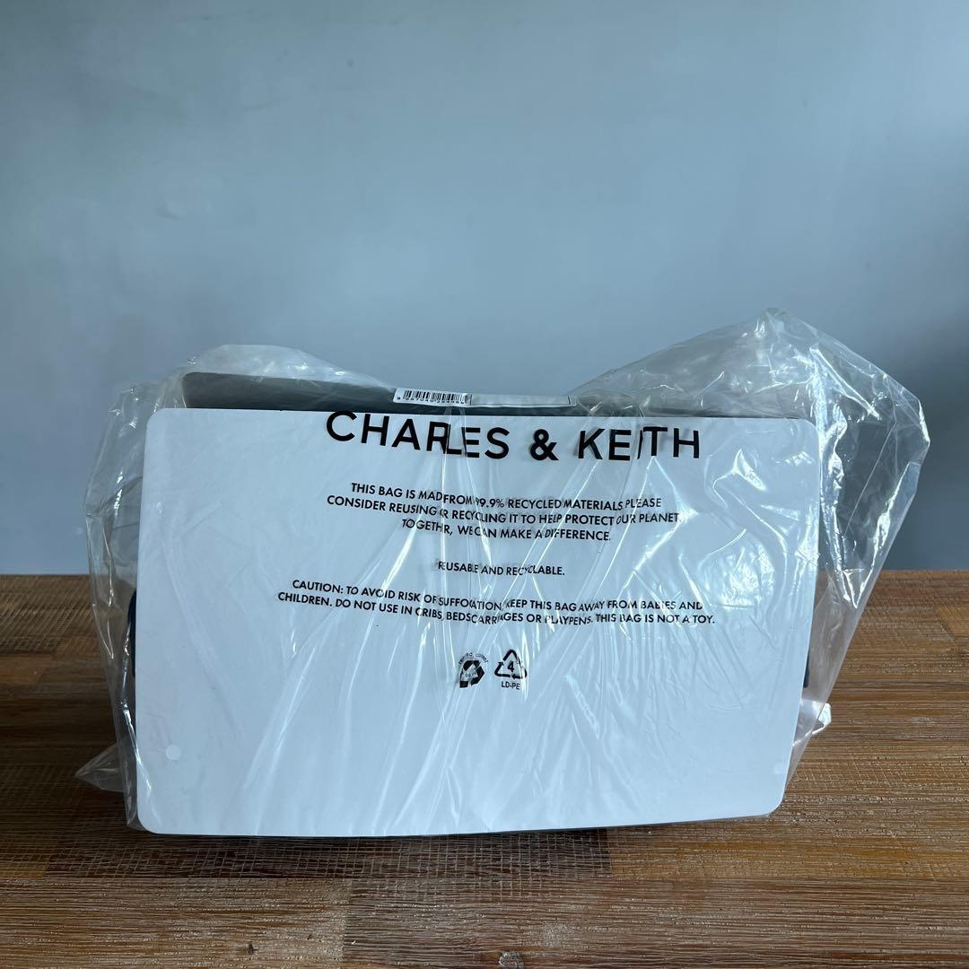 〈新品〉CHARLES&KEITH Duo 2wayフロントフラップバックパック