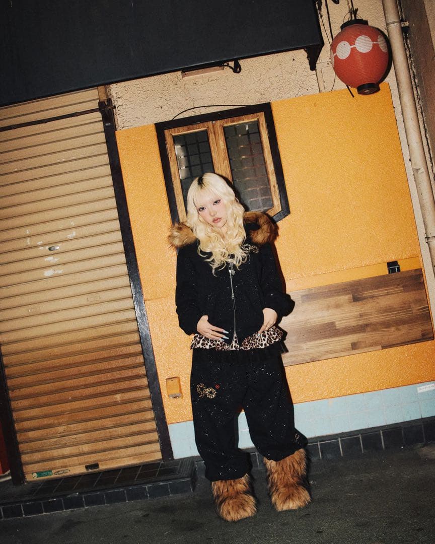 9090 girl 90 Logo Glitter Fur zipセットアップL