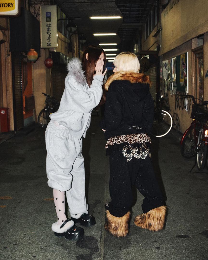 9090 girl 90 Logo Glitter Fur zipセットアップL