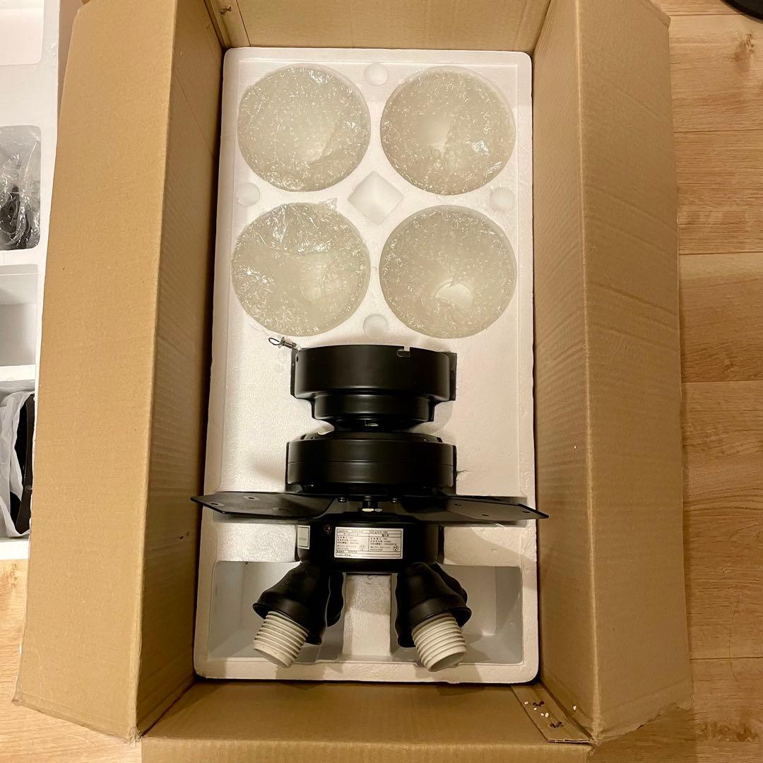 LOWYA ラスボルタ4灯　シーリングファンライトBK/WL