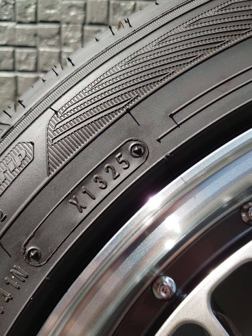 送料込　levanna V10LTH　18インチ　タイヤバリ山　美品　ハイエース