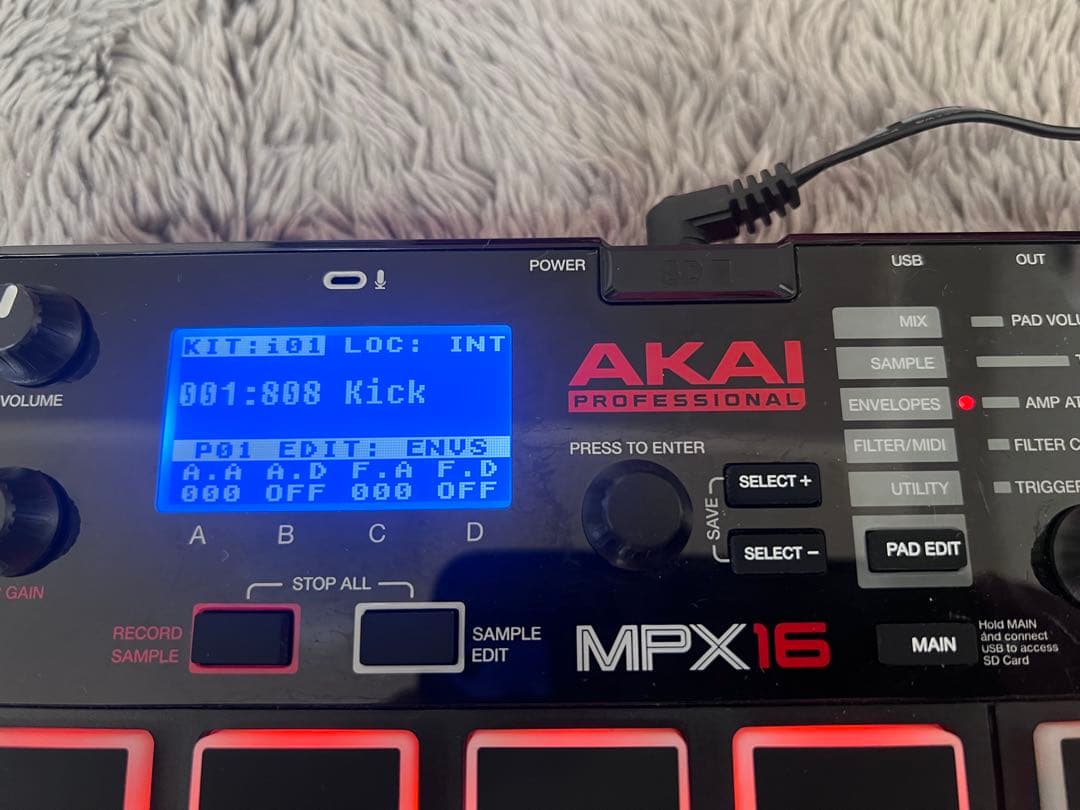 AKAI MPX16 サンプラー　16パッド×10バンク　さらにSDで増設可能