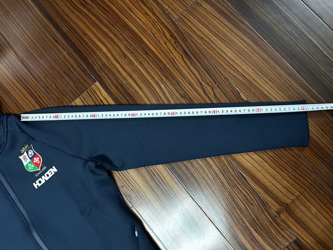 プロメテウス　Lions 2025 Everest フーディ