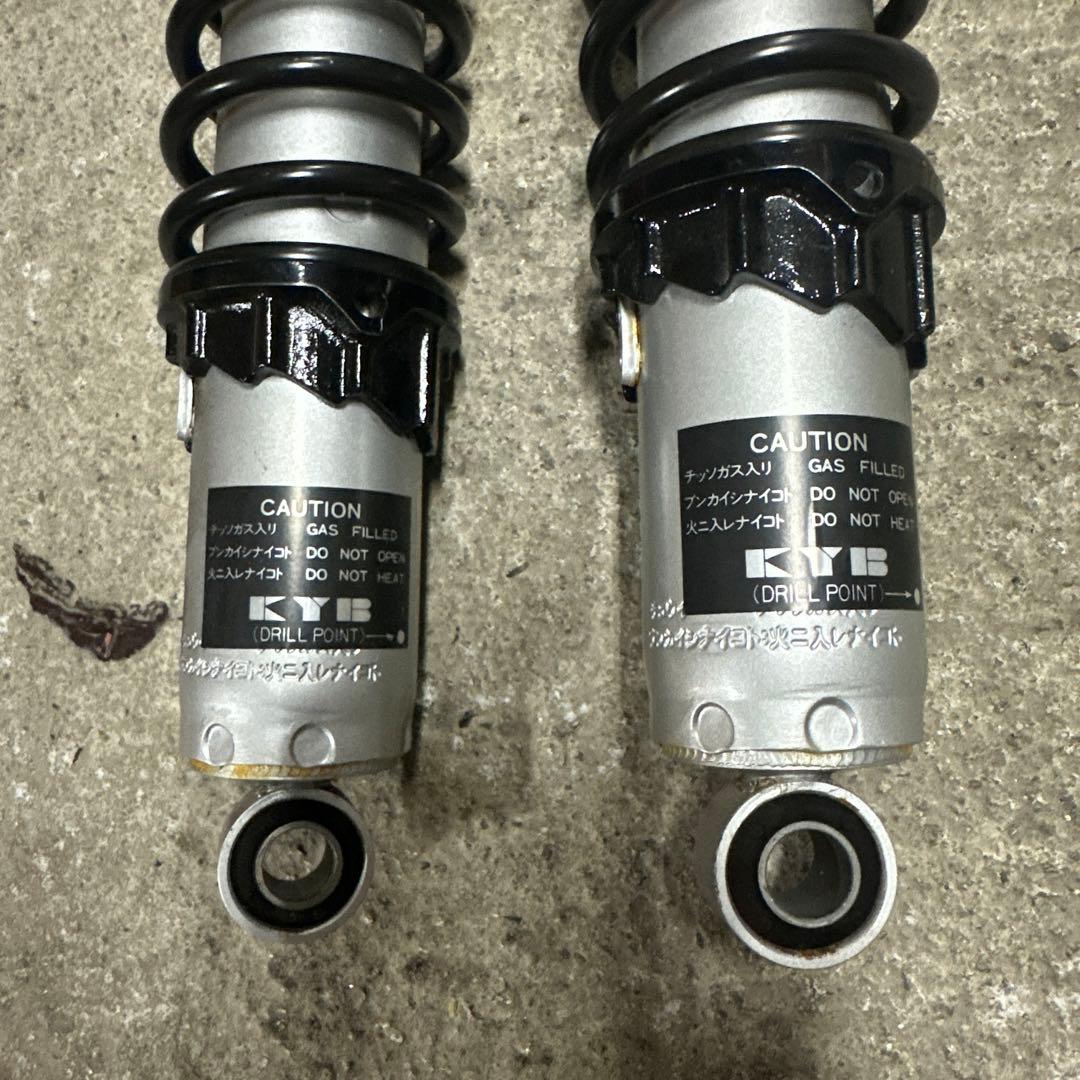 カヤバ　KYB リアサスペンション