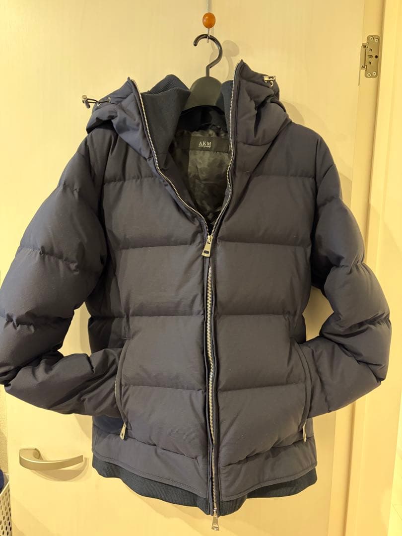 AKM ダウンジャケットNAVY 紺色　細身　マット色　迷彩ライナー　防寒性抜群