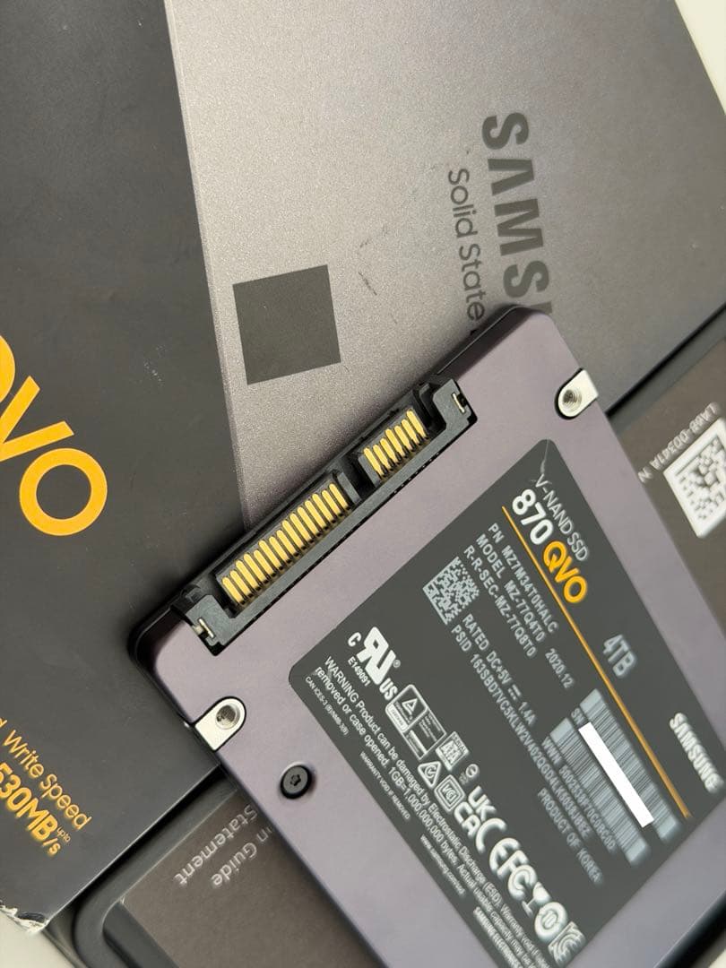 Samsung 870 QVO 4TB 内蔵型SSD