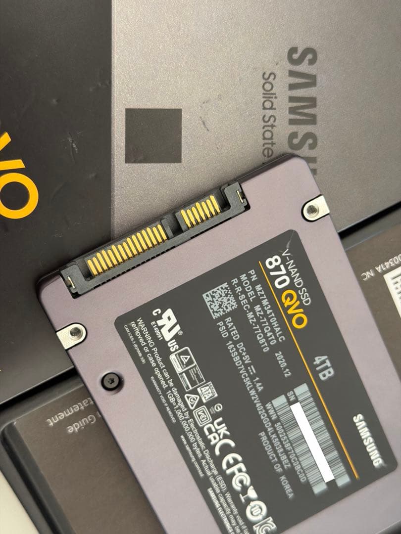 Samsung 870 QVO 4TB 内蔵型SSD