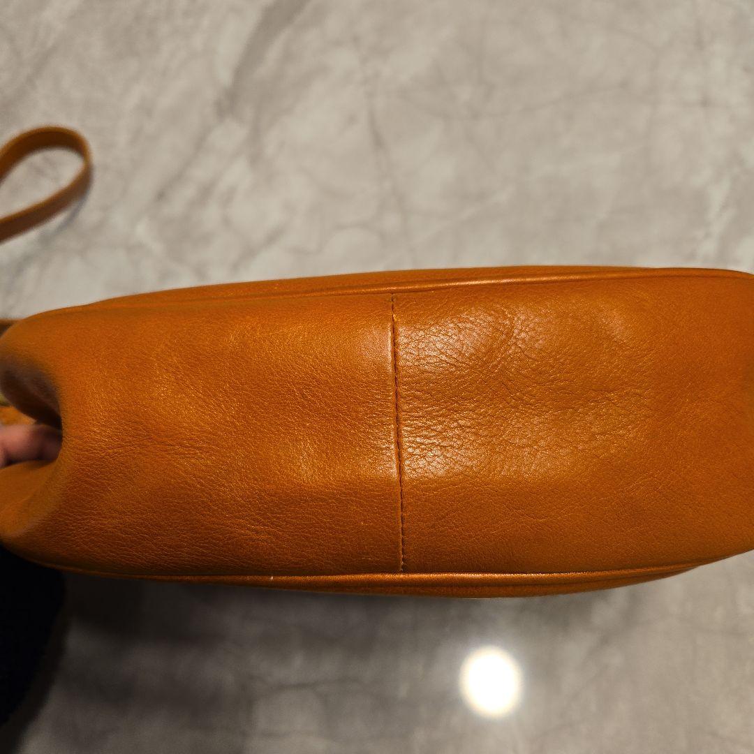 イルビゾンテ ショルダーバッグ 本革 キャメル ハーフムーン