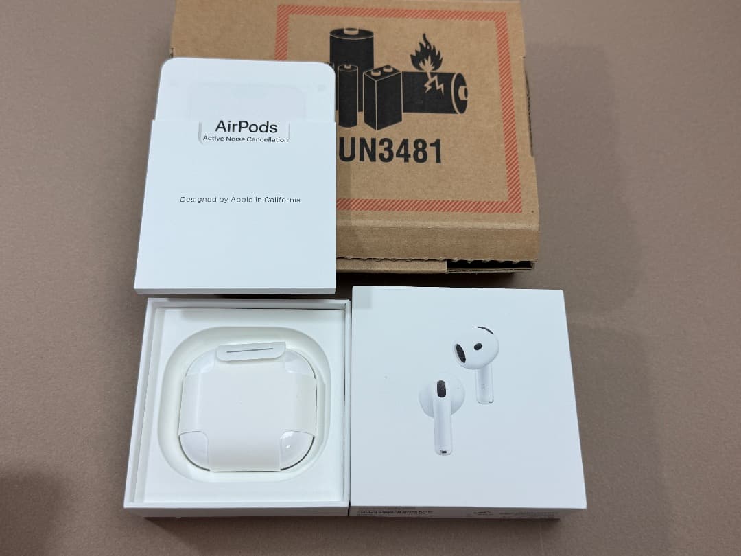美品　Apple AirPods 4 (ANC)