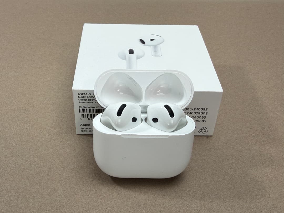 美品　Apple AirPods 4 (ANC)