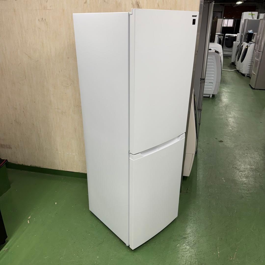 156 24年製　冷蔵庫　230L 200L強　小型　一人暮らし　右開きホワイト