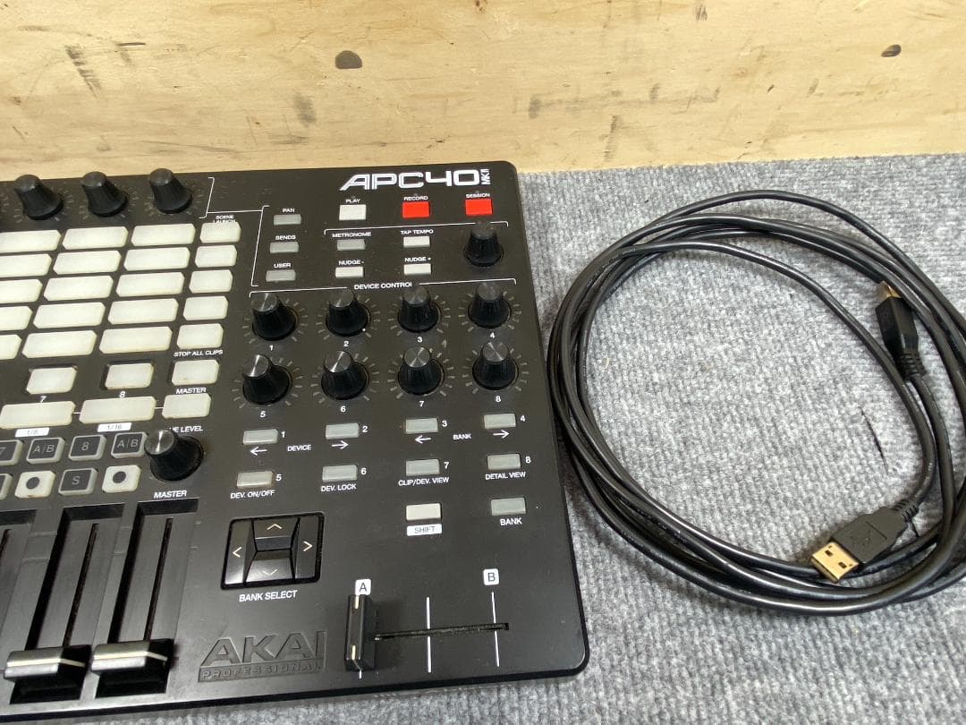 830 AKAI APC MK2 パッド　コントローラー