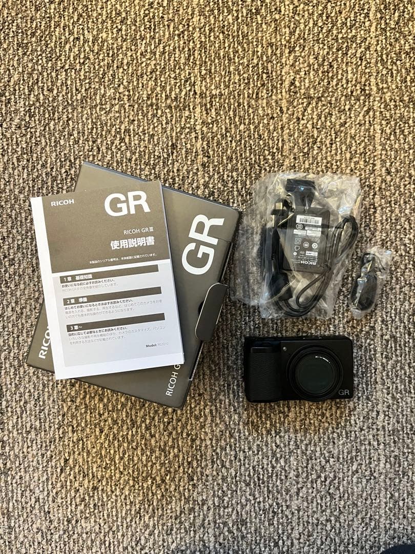 RICOH GRⅢ 本体と付属品（予備バッテリー、充電器あり）