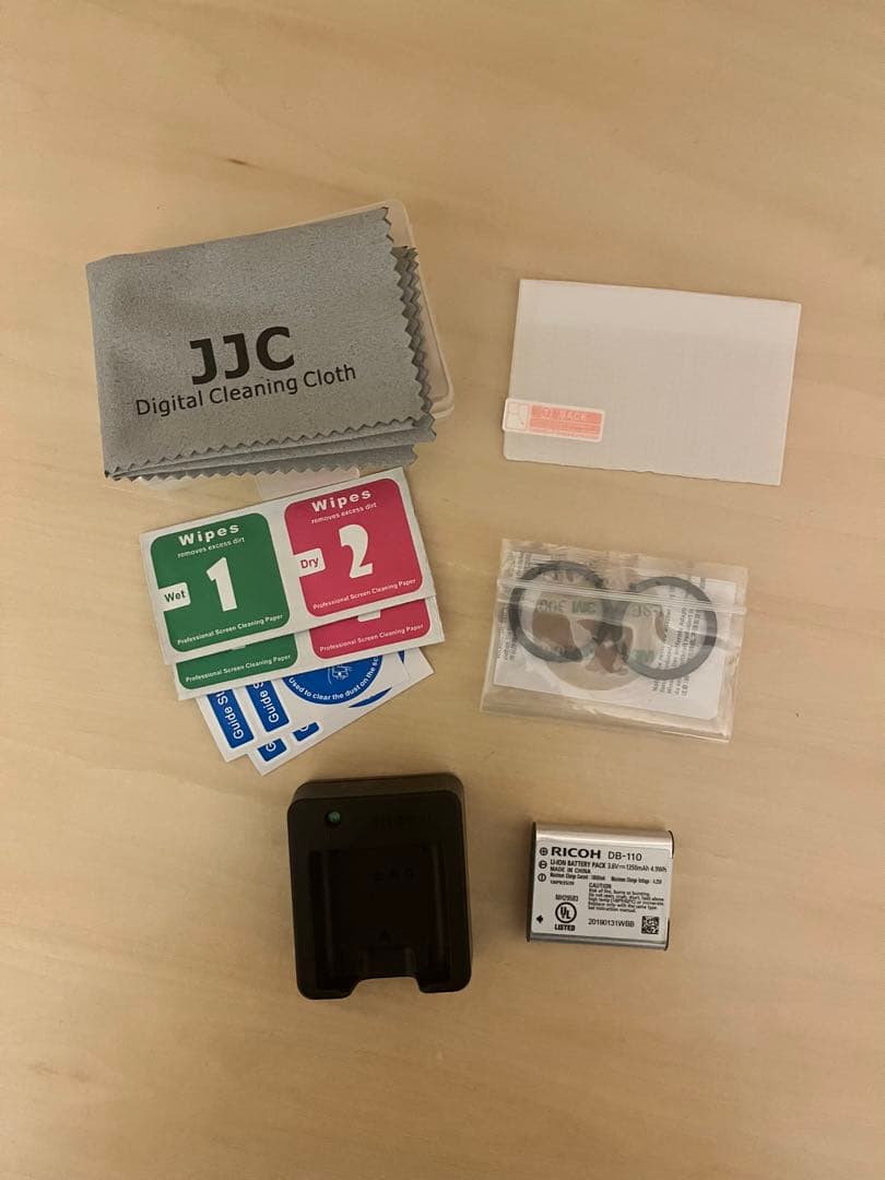 RICOH GRⅢ 本体と付属品（予備バッテリー、充電器あり）