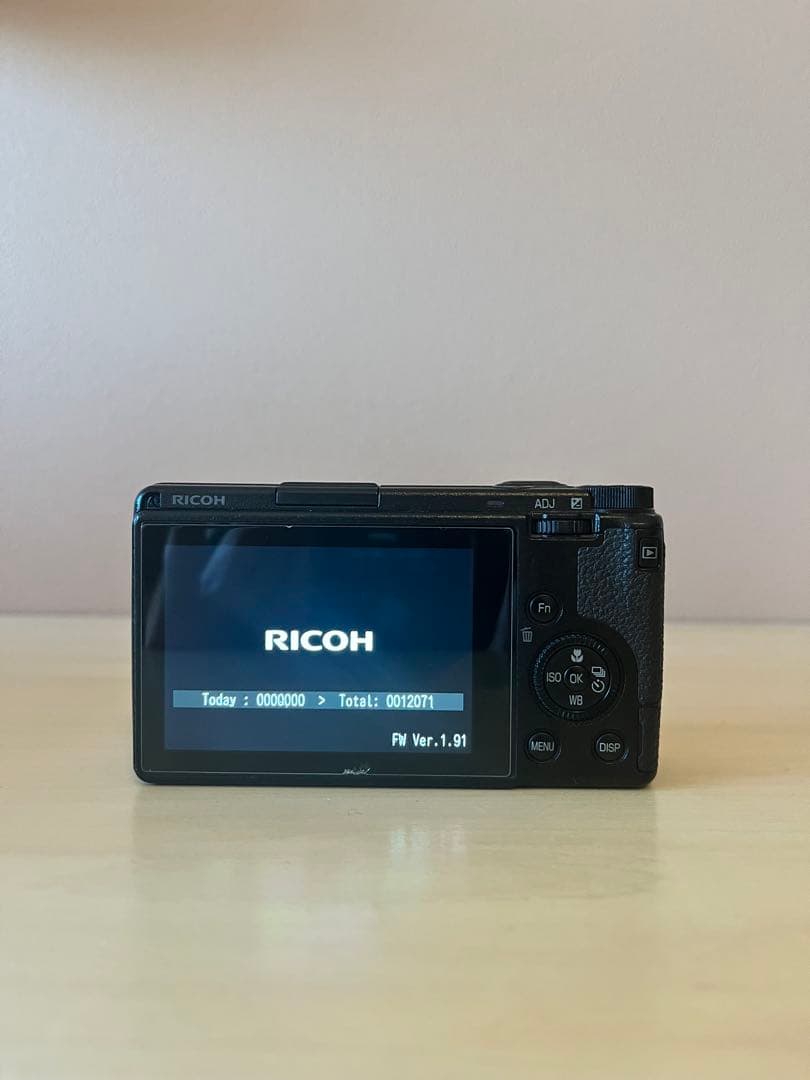 RICOH GRⅢ 本体と付属品（予備バッテリー、充電器あり）