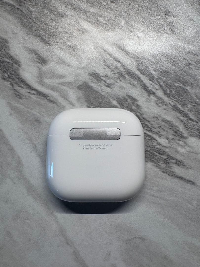 【美品】Apple AirPods4 (第4世代) ノイキャン付