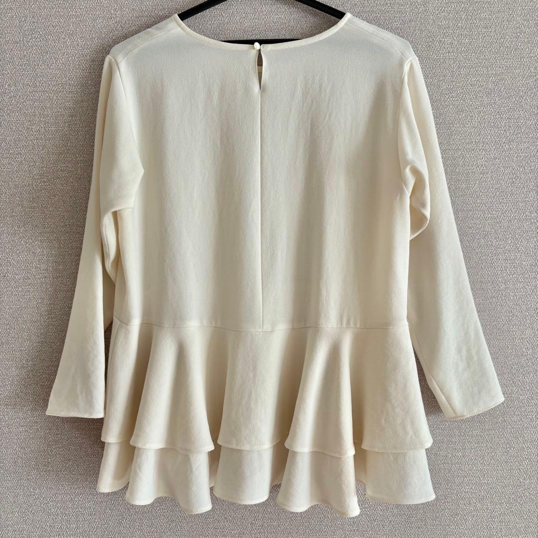 【極美品】BEARDSLEY ビアズリー　裾フリルブラウス　フリーサイズ