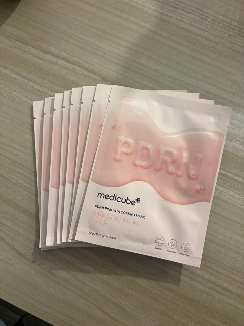 メディキューブ AGE-R ブースタープロ ブラック美顔器　キャップとパック8枚