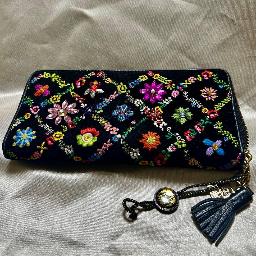 Think Bee! シンクビー　オーバーザレインボー L型　長財布　刺繍黒