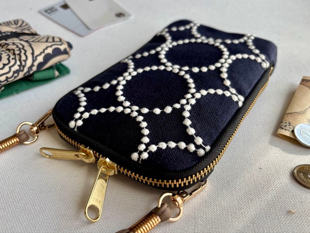 ★完成品【スマホショルダー】ミナペルホネン タンバリン navy×white