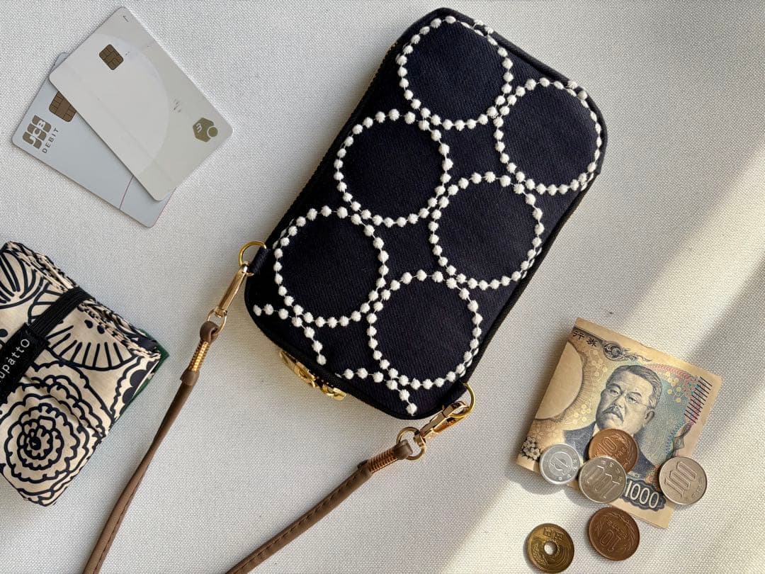 ★完成品【スマホショルダー】ミナペルホネン タンバリン navy×white