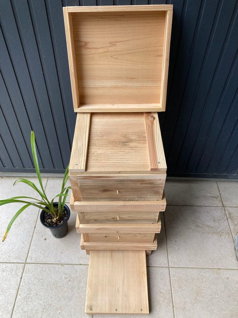 日本ミツバチ用巣箱　重箱式　キンリョウヘン付き