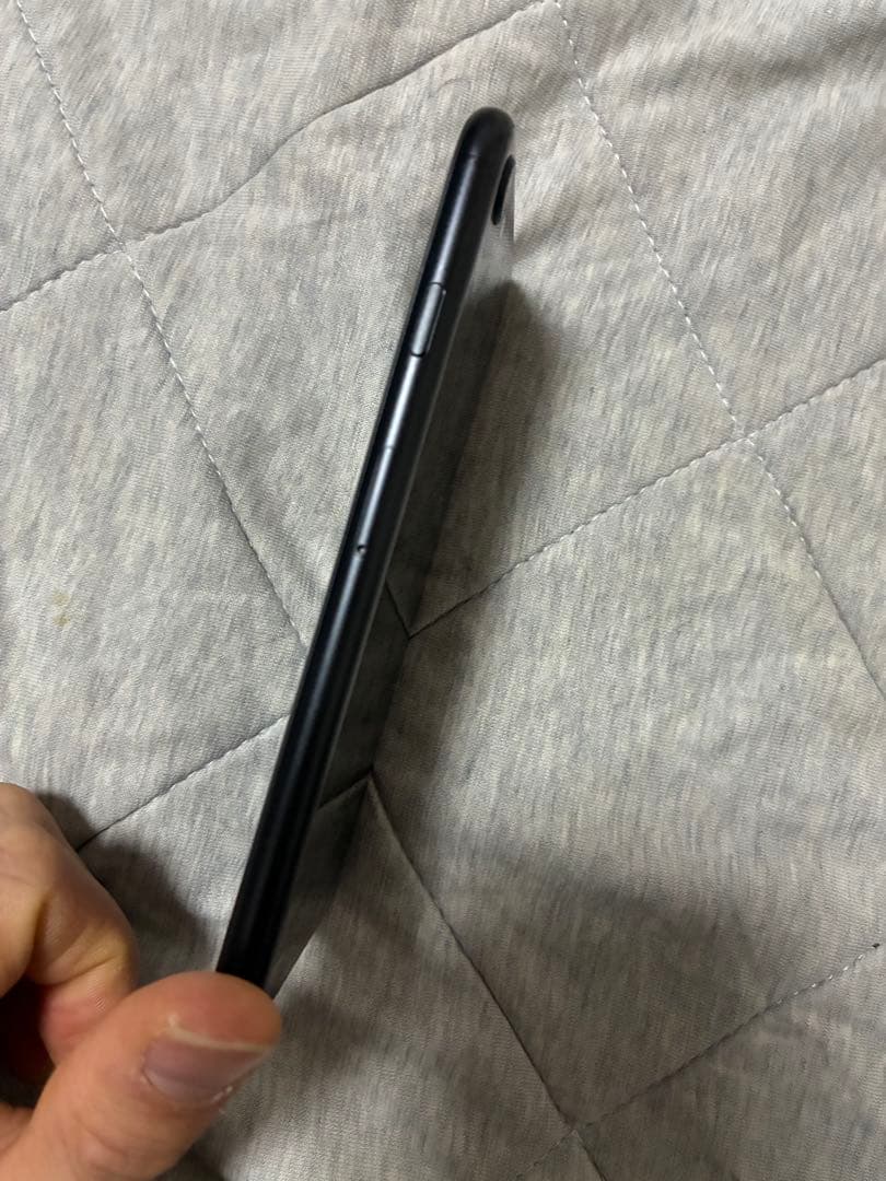 iPhone SE 第2世代 128GB ブラック SIMフリーシャッター音なし