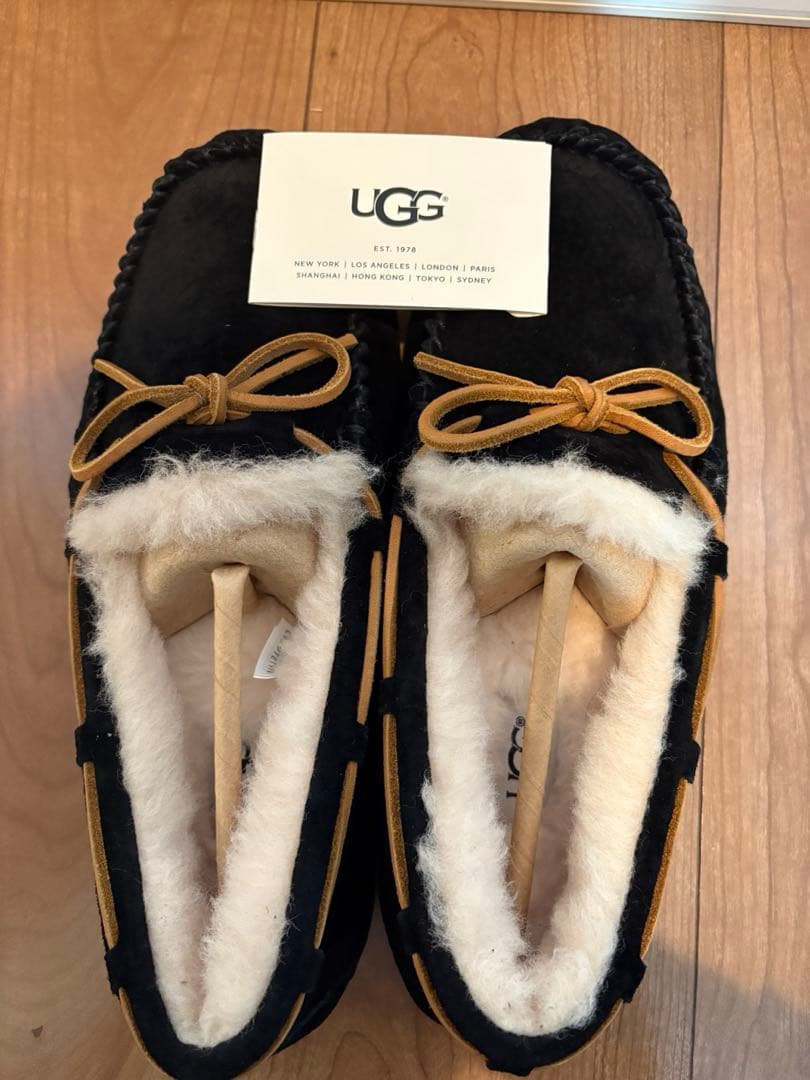 【ほぼ新品】UGG モカシン DAKOTA