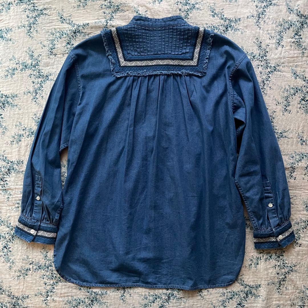 SOULEIADOラインエンブロイダリー ピンタックシャツ トゥモローランド