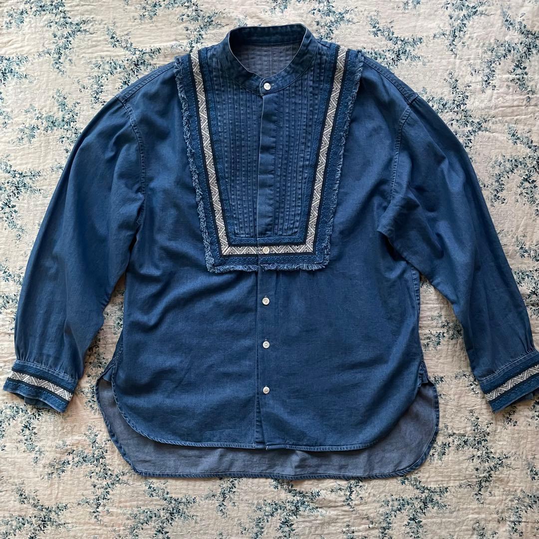 SOULEIADOラインエンブロイダリー ピンタックシャツ トゥモローランド