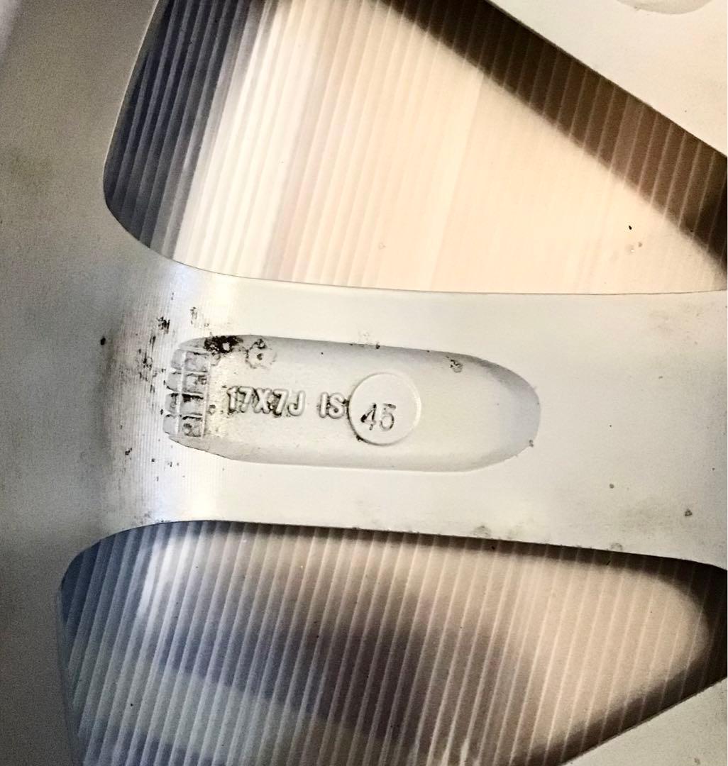 直接引取歓迎スタッドレスタイヤ ホイール付き、215／60r17 5穴114.3