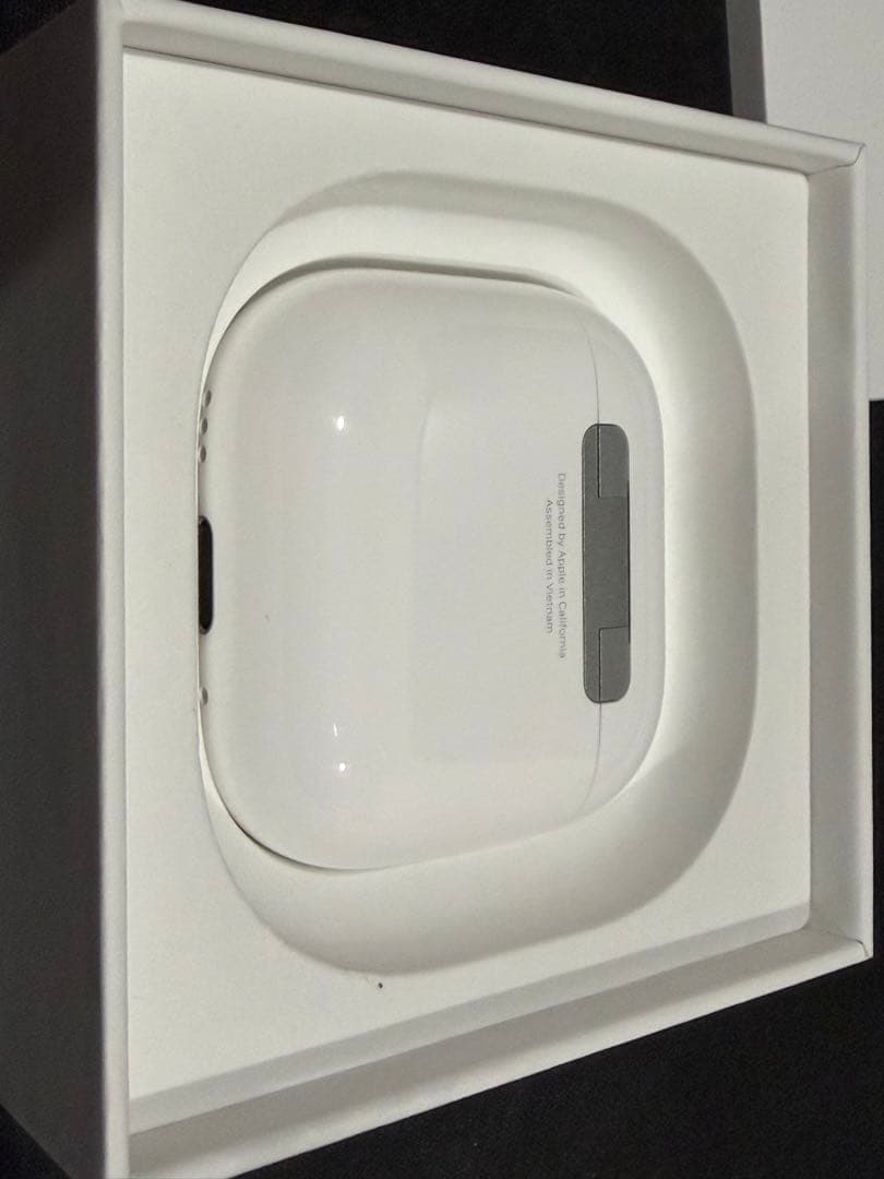 【美品】AirPods4本体 ノイズキャンセリング機能付き
