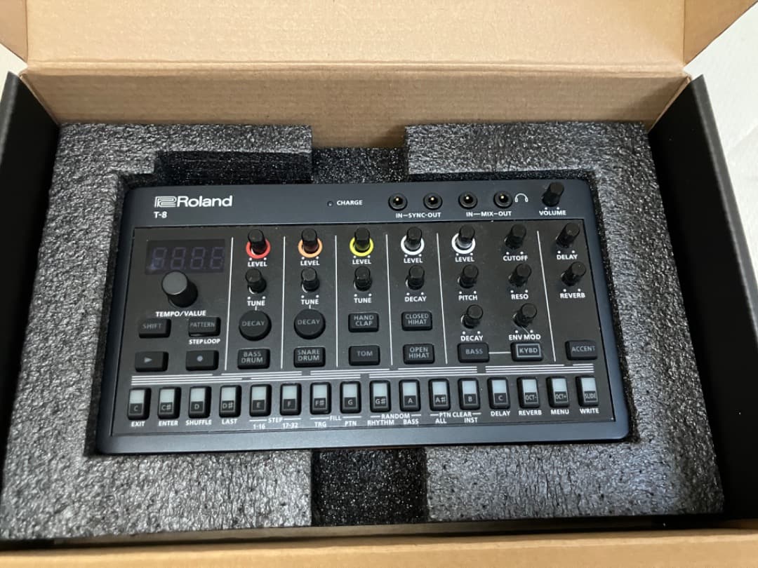 【極美品・登録未実施】Roland T-8 AIRA Compact
