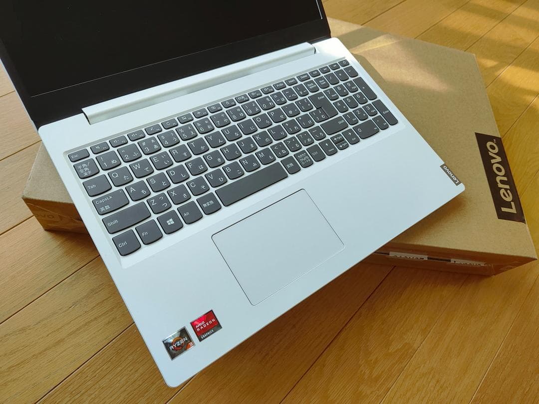 Lenovo Idiapadノートパソコン