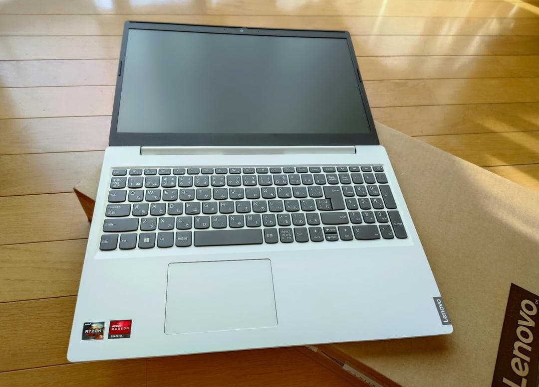 Lenovo Idiapadノートパソコン